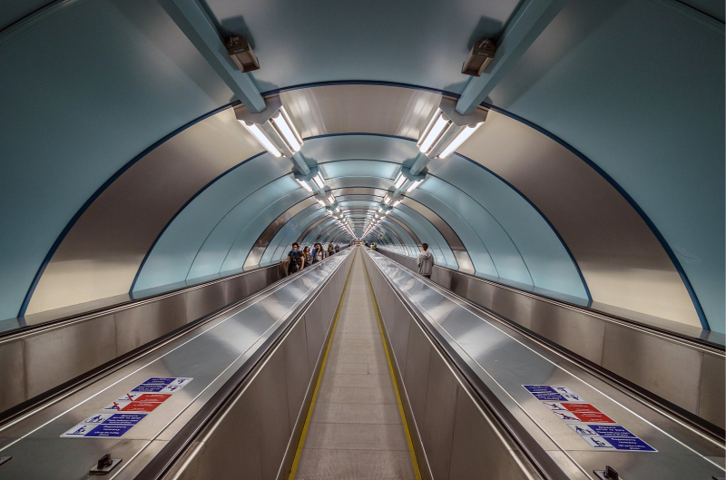 8 самых интересных станций метро Петербурга